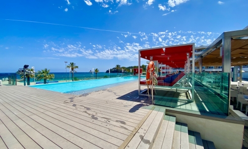 Magaluf. Sol Wavehouse - Modern 1 Bedroom Apartment With Direct Beach Access