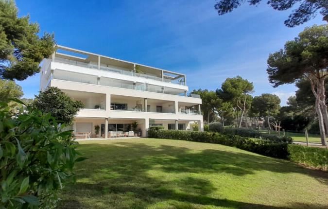 Serenity Santa Ponsa apartment with a garden in a new luxury complex
