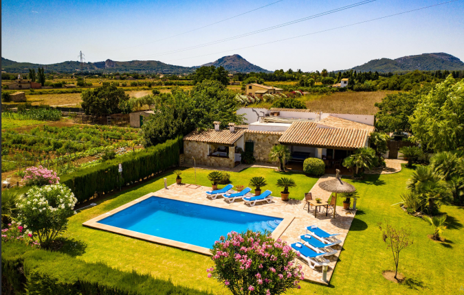 With Holiday Rental Licence Charming Villa With Swimming Pool in Idyllic Setting 