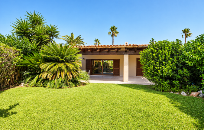 Santa Ponsa Nova - Reformed single storey villa with private garden