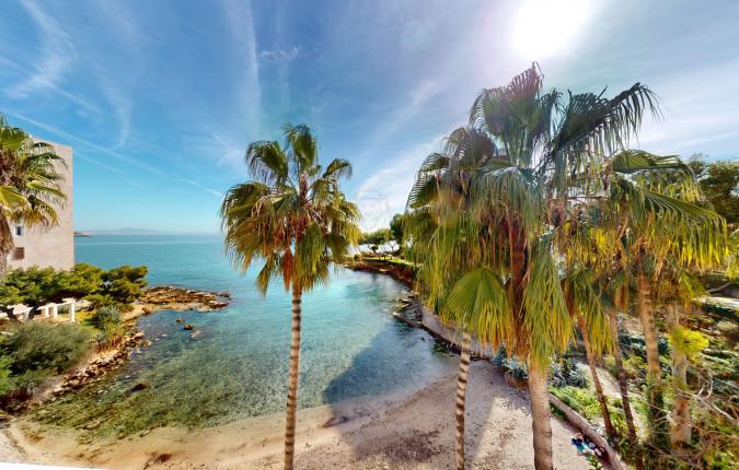 Illetes - Cas Calala :Fabulous 4 Bedroom Sea Front Penthouse Apartment