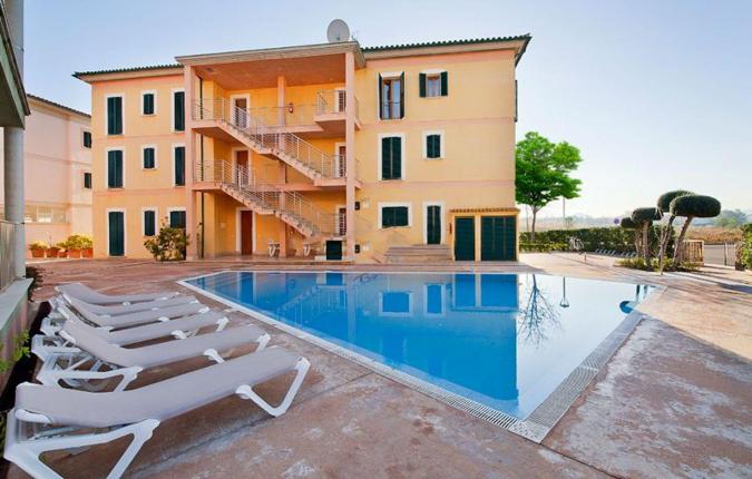 For Sale in Puerto Pollenca 3 Bedroom 2 Bathroom Apartment with Swimming Pool