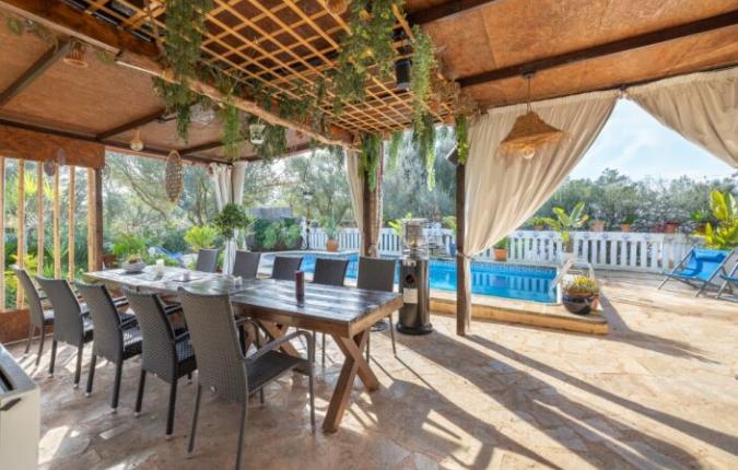 For Sale in Algaida Charming and Spacious Finca on an Expansive Plot 